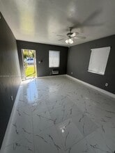 16200 NE 19th Pl in North Miami Beach, FL - Building Photo - Building Photo