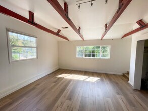 325 Ironstone Ct in San Rafael, CA - Building Photo - Building Photo