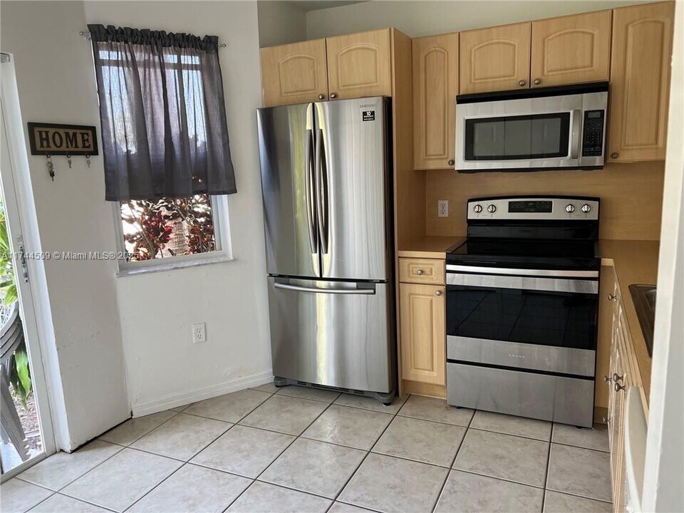 680 NW 79th Terrace-Unit -104 in Pembroke Pines, FL - Building Photo
