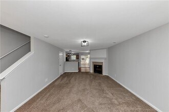 735 Crestwell Cir in Atlanta, GA - Building Photo - Building Photo