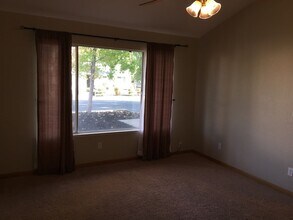 4432 Oxwood Dr in Sacramento, CA - Building Photo - Building Photo