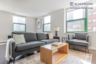 77 W Huron St in Chicago, IL - Building Photo