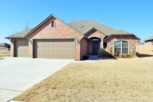 529 Whispering Oaks Blvd in Moore, OK - Building Photo