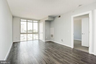 1000 New Jersey Ave SE, Unit 716 in Washington, DC - Building Photo - Building Photo