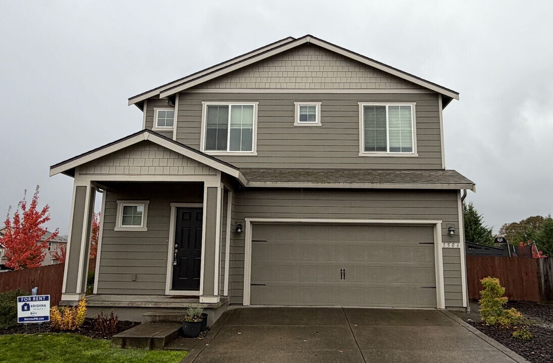 1506 W 12th St in La Center, WA - Building Photo