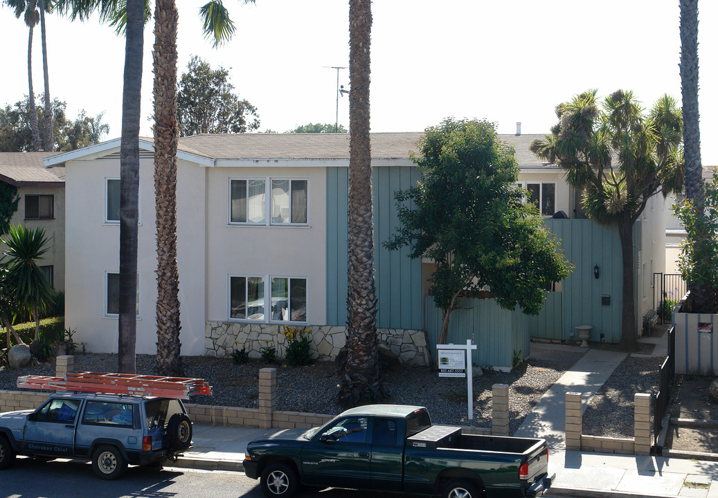 663-673 Kirk Ave in Ventura, CA - Building Photo