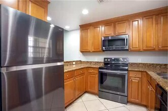 2110 W First St, Unit 301 in Ft. Myers, FL - Building Photo - Building Photo