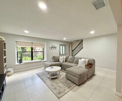 1088 Raintree Dr in Palm Beach Gardens, FL - Building Photo