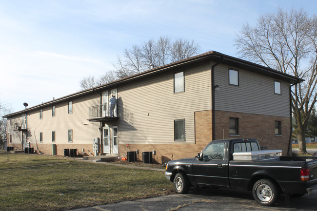 421 Oakland Ave in South Beloit, IL - Foto de edificio - Building Photo