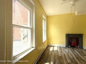 110 Partition St in Saugerties, NY - Building Photo - Building Photo