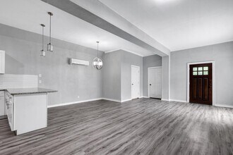 125 Allsup St in San Antonio, TX - Building Photo - Building Photo