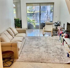 3016 NE 210th St in Aventura, FL - Building Photo - Building Photo