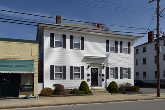 37 Main St in Fairhaven, MA - Building Photo - Building Photo