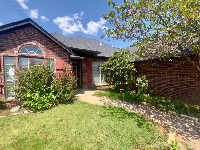 1121 Charlton Rd in Edmond, OK - Building Photo - Building Photo