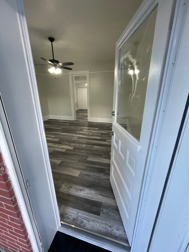 1418 N 3rd St in St. Charles, MO - Foto de edificio - Building Photo