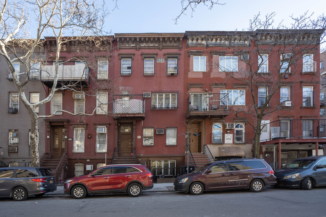 242 Keap St in Brooklyn, NY - Foto de edificio