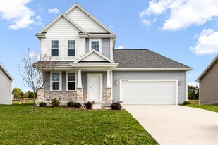 W218N16066 Tiger Lily Dr in Jackson, WI - Building Photo