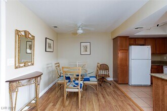 7300 W Pirates Cove Rd in Las Vegas, NV - Building Photo - Building Photo
