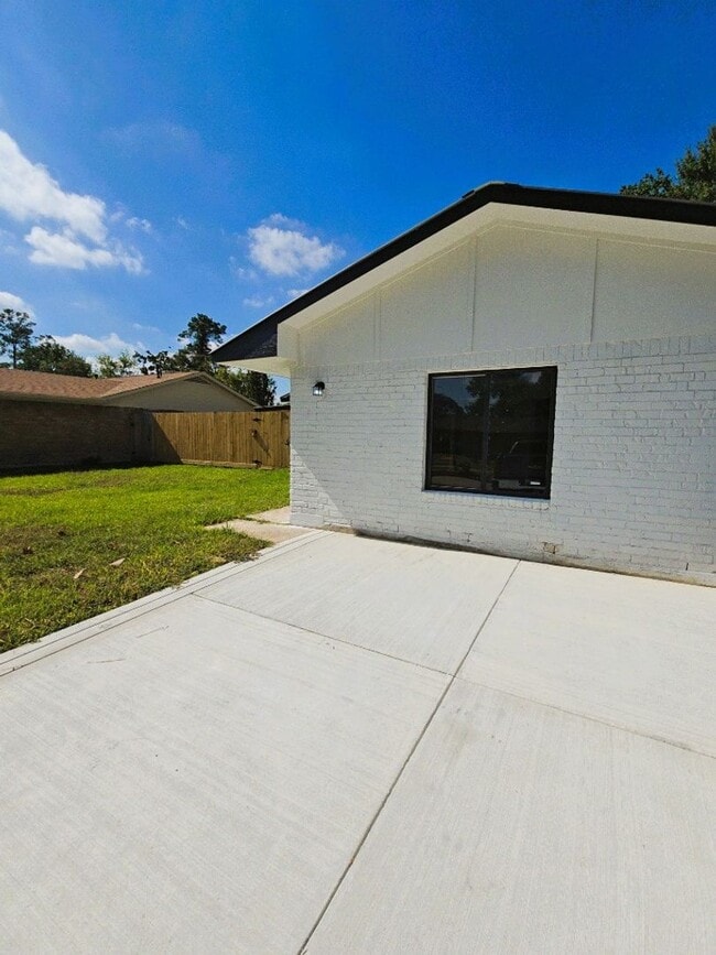 7915 Grandridge Dr in Houston, TX - Building Photo - Building Photo