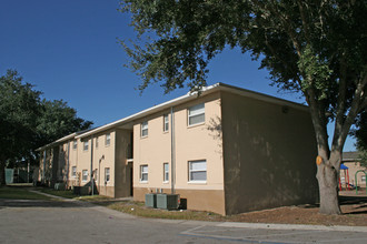 Lakewood Terrace in Lakeland, FL - Building Photo - Building Photo