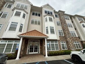 102 E Elizabeth Ave in Linden, NJ - Building Photo - Building Photo