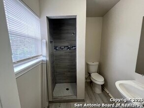 3723 W Martin St in San Antonio, TX - Building Photo - Building Photo
