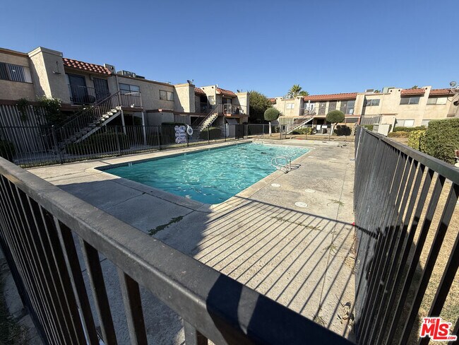 2411 W Acacia Ave in Hemet, CA - Building Photo - Building Photo