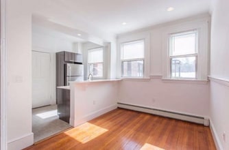 500 Centre St, Unit #204 in Newton, MA - Building Photo - Building Photo