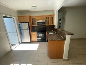 3227 Oak Ave in Miami, FL - Foto de edificio - Building Photo