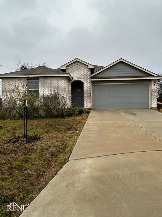 373 Jacquard Ct in Troy, TX - Building Photo