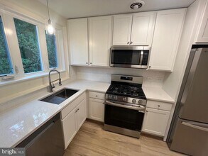 10509 Montrose Ave in Bethesda, MD - Building Photo - Building Photo