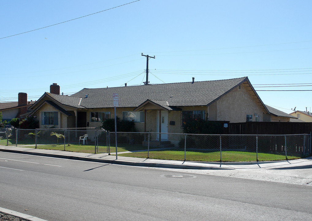 5405-5407 S J St in Oxnard, CA - Building Photo