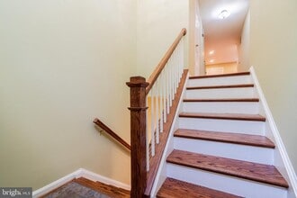 2426 Falls Pl Ct in Falls Church, VA - Building Photo - Building Photo