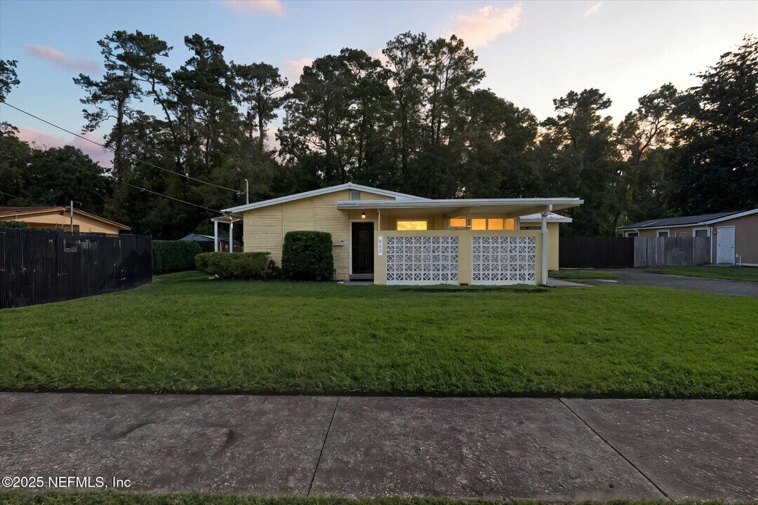 863 Westgate Dr in Jacksonville, FL - Building Photo