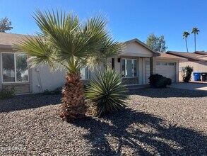 3227 E Helena Dr in Phoenix, AZ - Building Photo - Building Photo