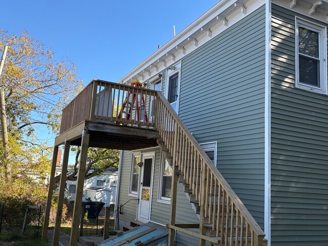 140 Main St, Unit #2 Upstairs unit in Wareham, MA - Building Photo - Building Photo