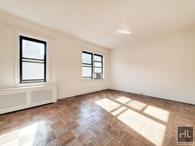235 W 22nd St in New York, NY - Building Photo - Building Photo