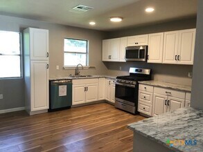 2316 N Austin St in Seguin, TX - Building Photo - Building Photo