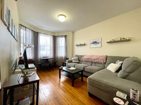 212 Chestnut Ave, Unit 4 in Boston, MA - Building Photo