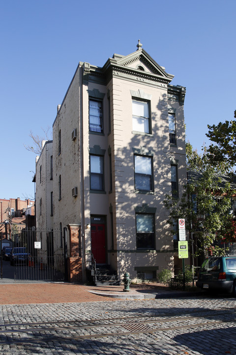 3215 O St NW in Washington, DC - Building Photo