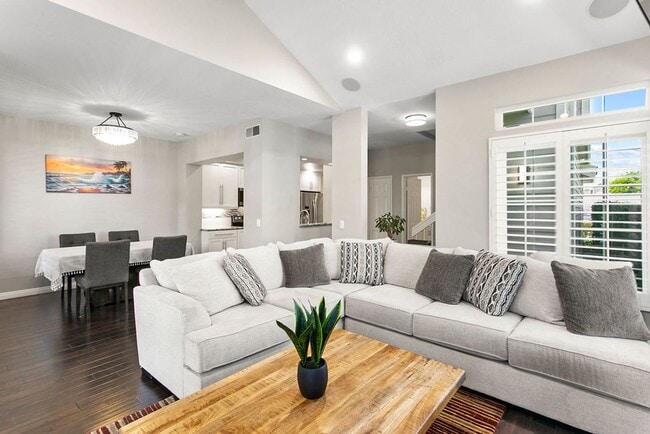 19 Dover Pl in Laguna Niguel, CA - Foto de edificio - Building Photo
