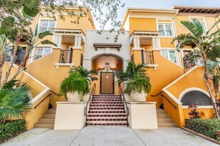 200 4th Ave S in St. Petersburg, FL - Building Photo
