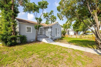 2402 W North B St in Tampa, FL - Building Photo - Building Photo