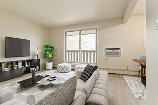 Hyland Manor in Bonnyville, AB - Building Photo