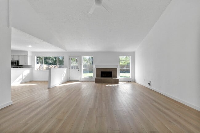 2042 Lexington Woods Dr