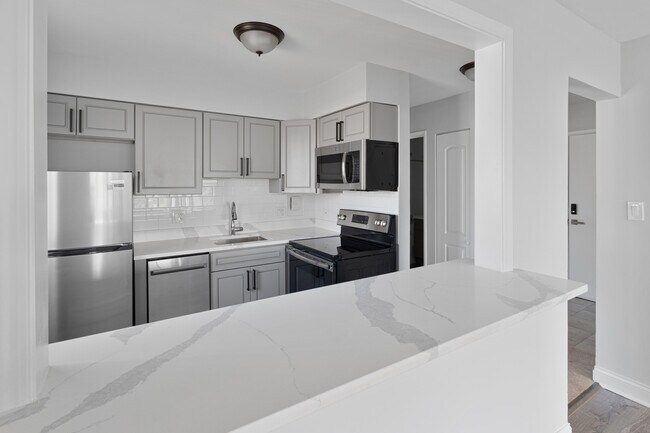 6029 N Winthrop Ave in Chicago, IL - Building Photo - Building Photo