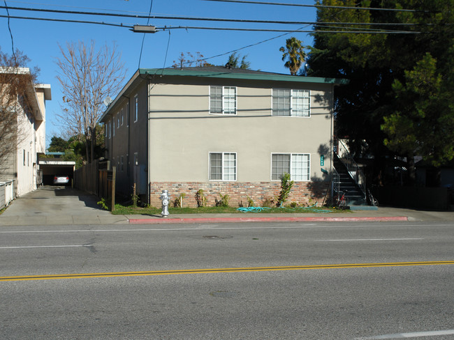 1740 California St in Mountain View, CA - Building Photo - Building Photo