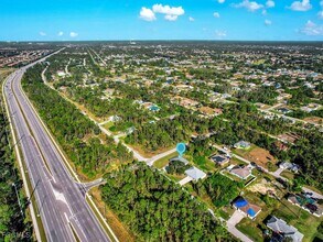 801 Meadow Rd in Lehigh Acres, FL - Foto de edificio - Building Photo
