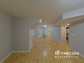 805 Garrison Ct in Burnsville, MN - Building Photo - Building Photo