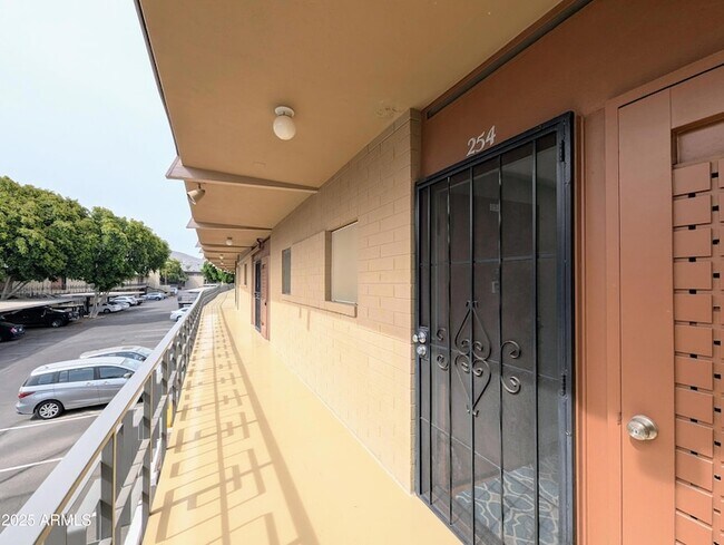 6125 E Indian School Rd, Unit 254 in Scottsdale, AZ - Building Photo - Building Photo